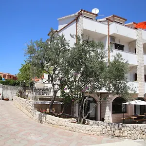 apartments-kristo.hotels-in-trogir.com/